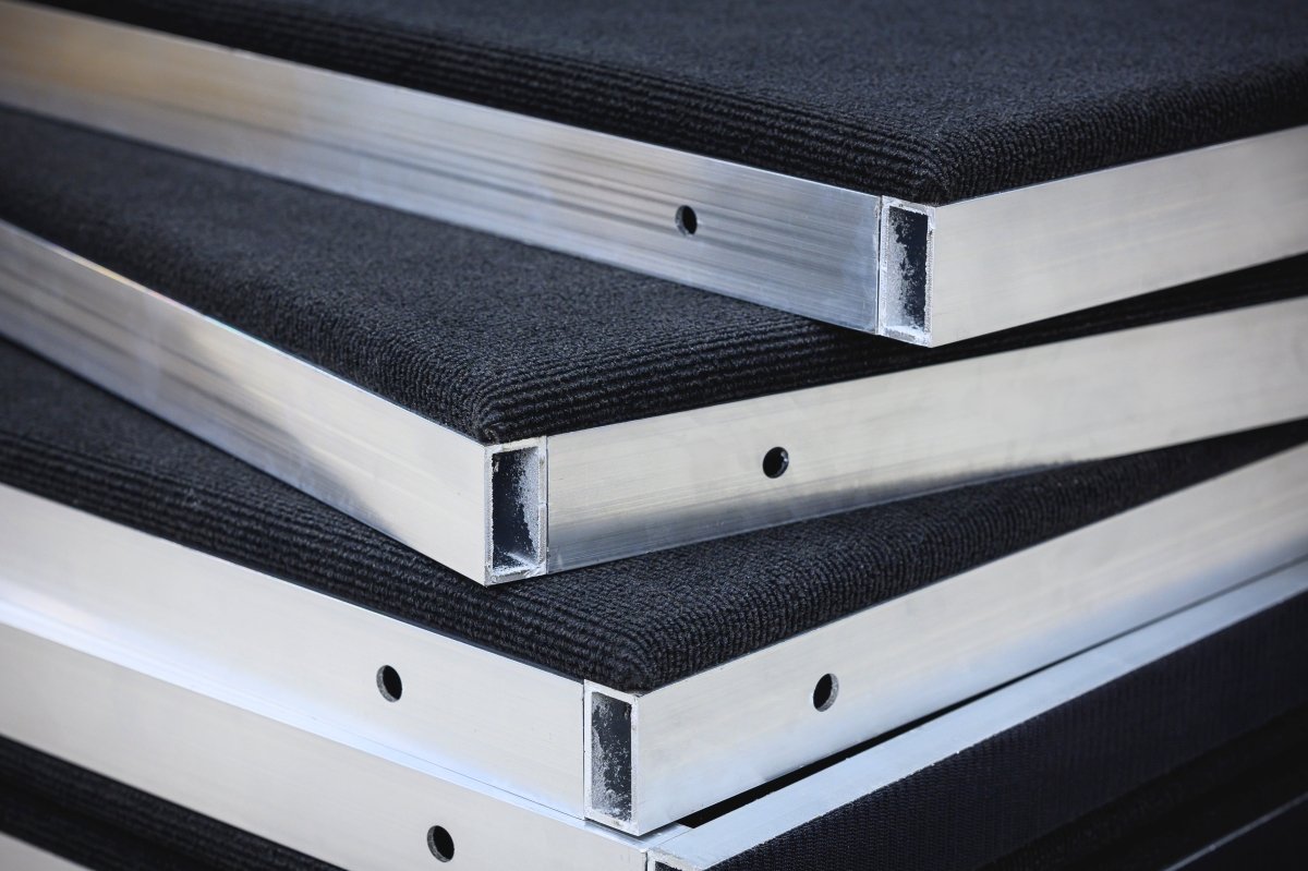 SimBooth 1 — Compact Golf Simulator Booth for Smaller Spaces - Golf My Space